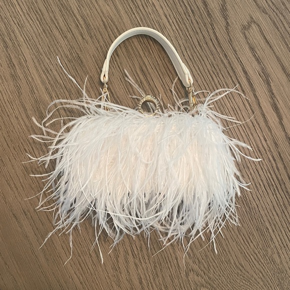 Elegant White Feather Clutch - Picture 3 of 4